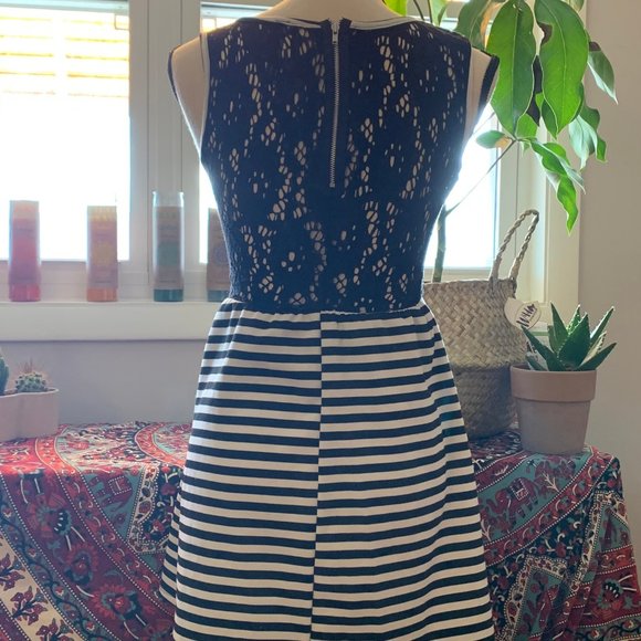 A line dress - Picture 4 of 5